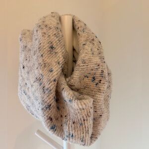 NWOT TC German Company Tichbo Speckled Cream Infinity Scarf